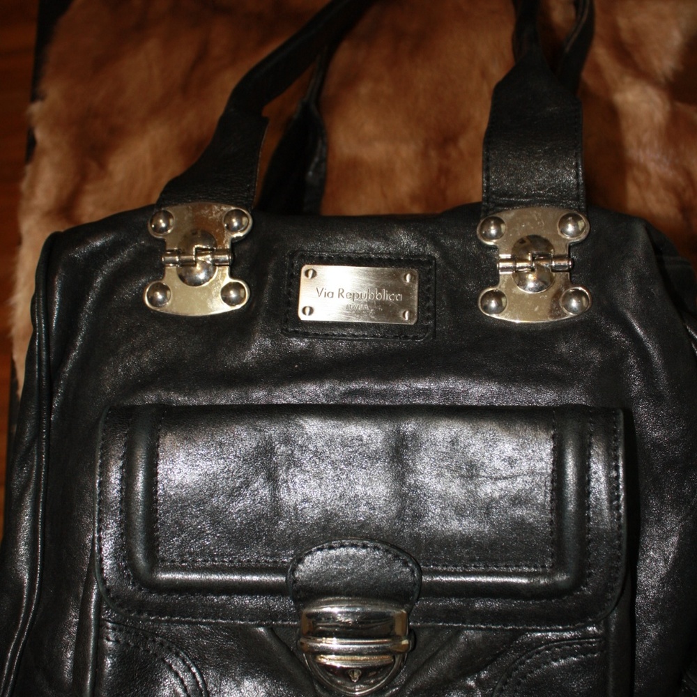 Via Repubblica Leather Purse